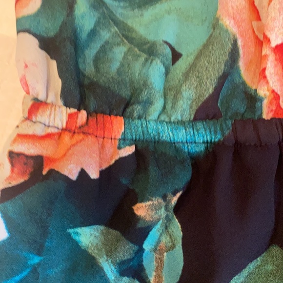 NWT SMYM floral rose romper size small - Picture 8 of 12